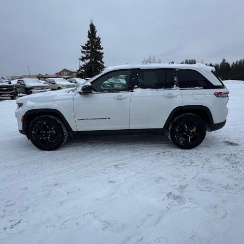 Used 2023 Jeep Grand Cherokee Altitude with VIN 1C4RJHAG3PC554706 for sale in Grand Rapids, Minnesota