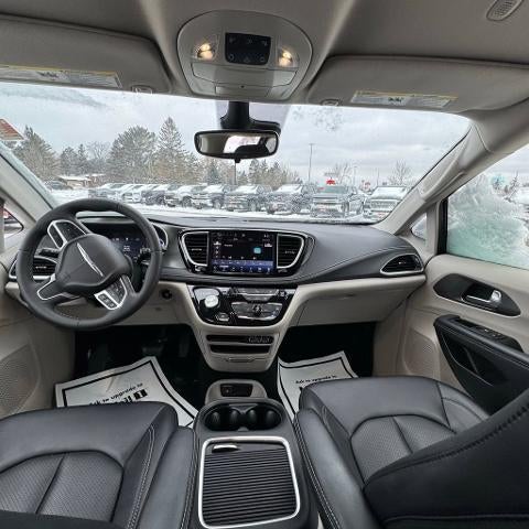 2024 Chrysler Pacifica Hybrid Select FWD
