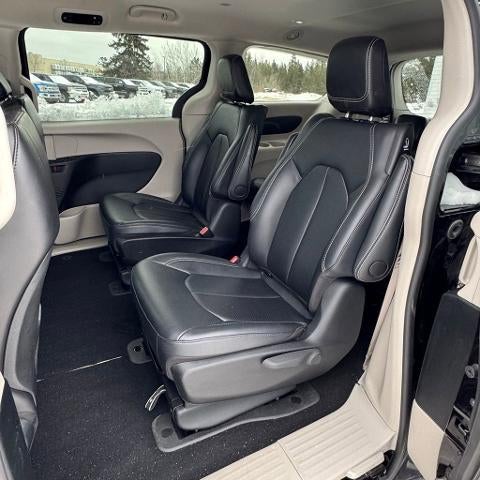 2024 Chrysler Pacifica Hybrid Select FWD