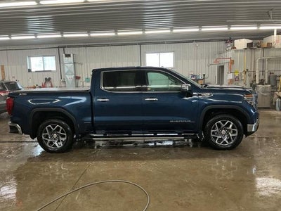 2022 GMC Sierra 1500 Crew Cab Short Box 4-Wheel Drive SLT